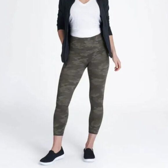 Spanx Look At Me Now Camo Seamless Cropped Leggings Size Medium - Picture 1 of 7